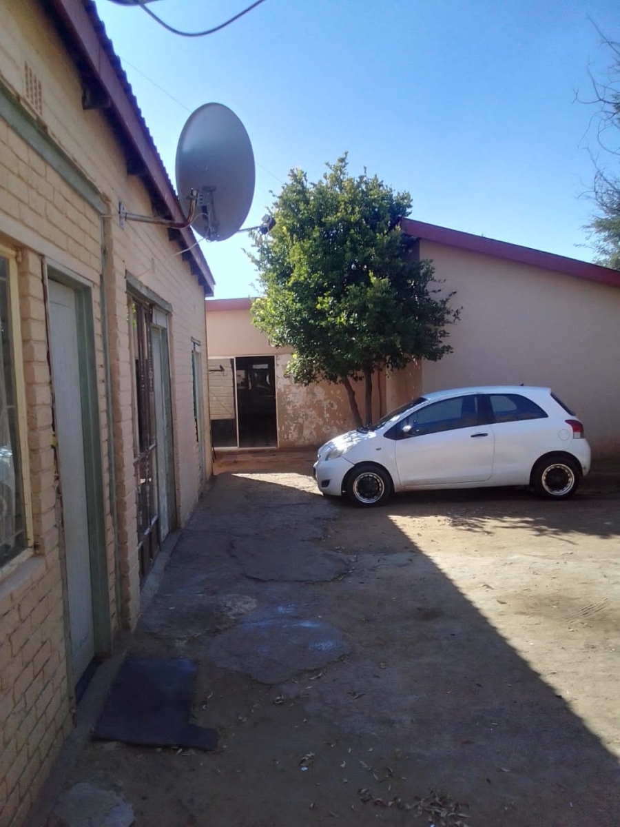 5 Bedroom Property for Sale in Elandia North West